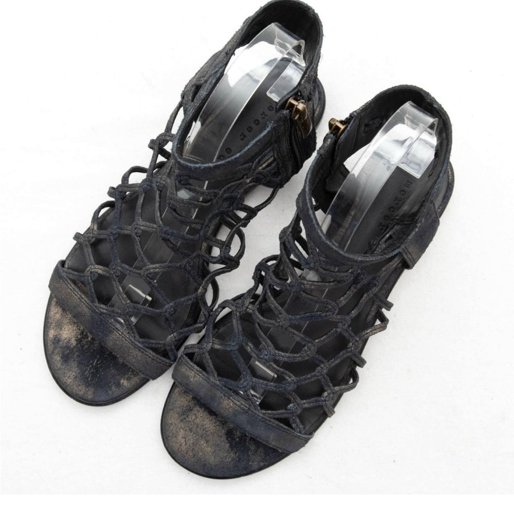Mercer Edit black/gold distressed gladiator sandals size 7